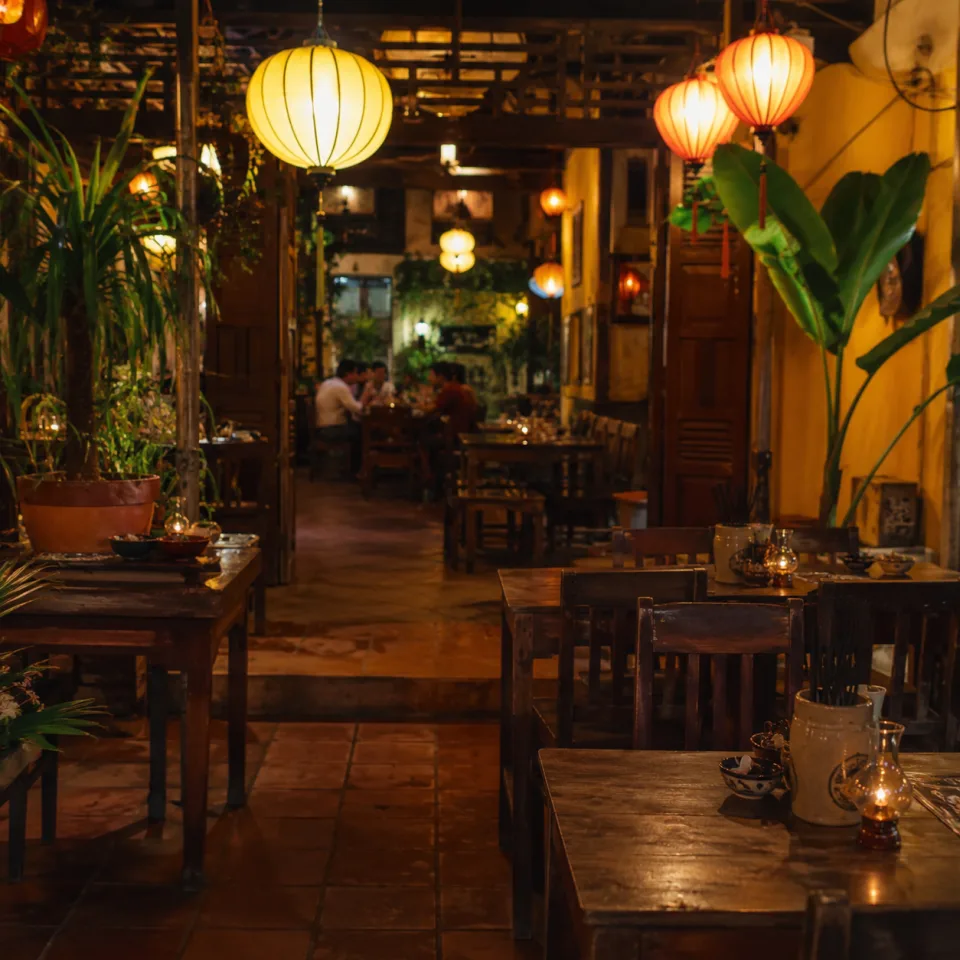 Bếp đang nấu món cho khách